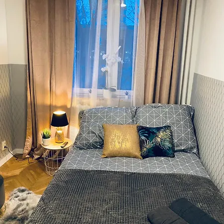 Clicktheflat Karmelicka * Varşova