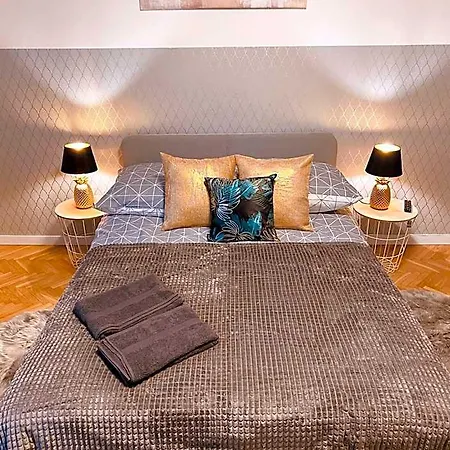Clicktheflat Karmelicka Albergue