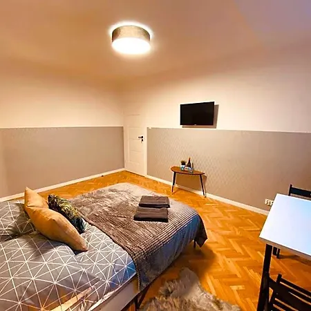 Clicktheflat Karmelicka *